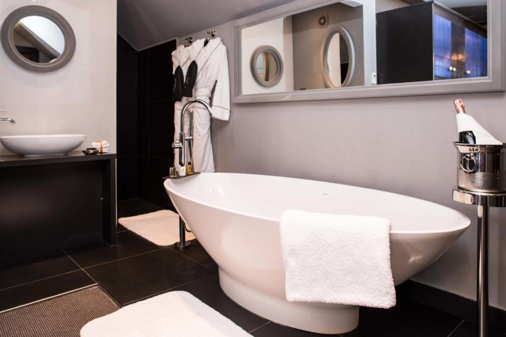 Squint Penthouse Suite - Image 7