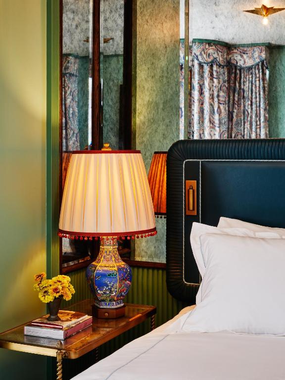 Deluxe King Room - Image 5