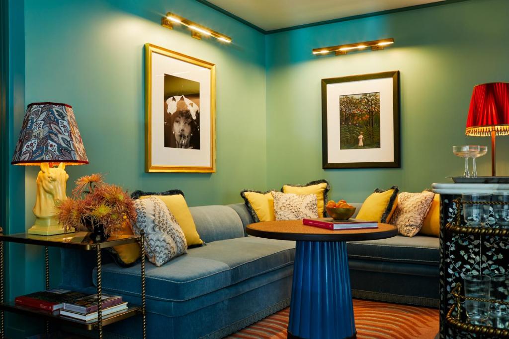 Studio Suite - Image 1