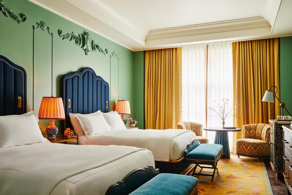 Suite with City View - Image 4