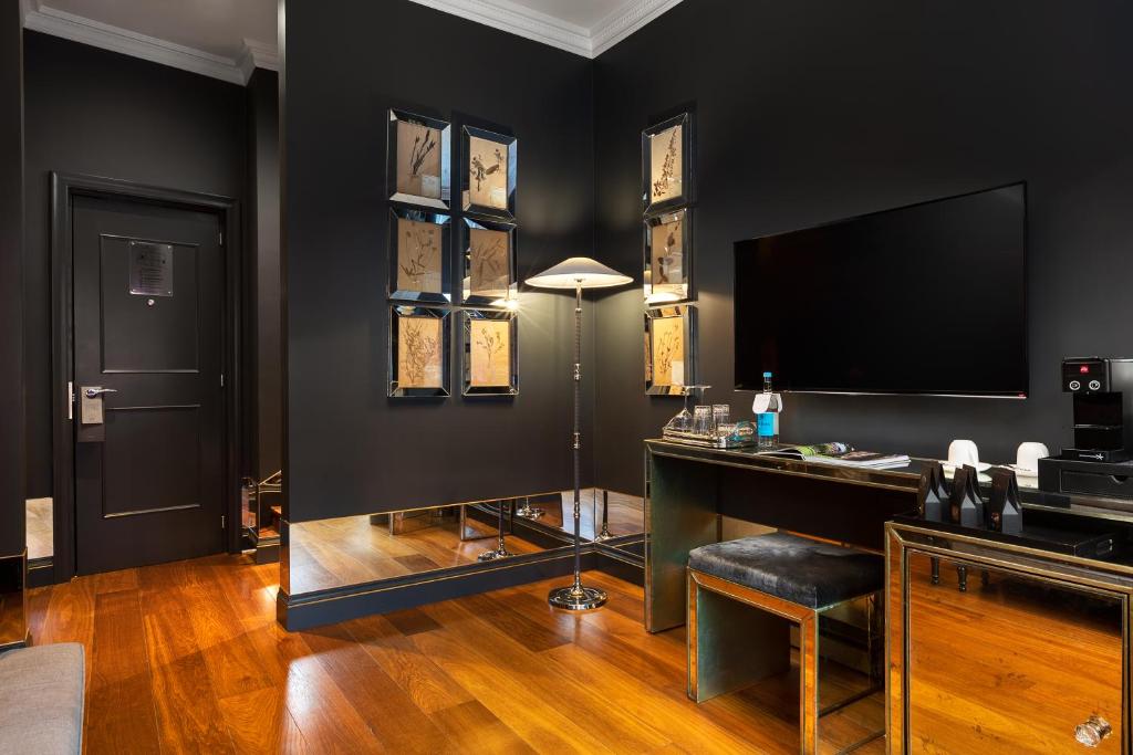 Executive Suite - Image 11