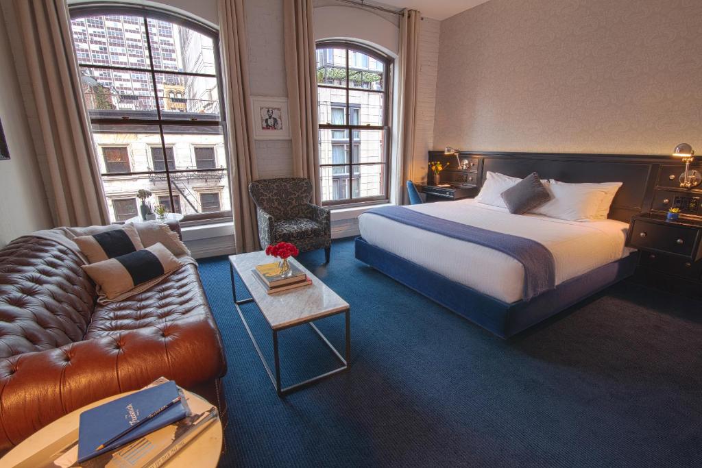 Junior Suite 1 King Bed & Sofa Bed - Image 1