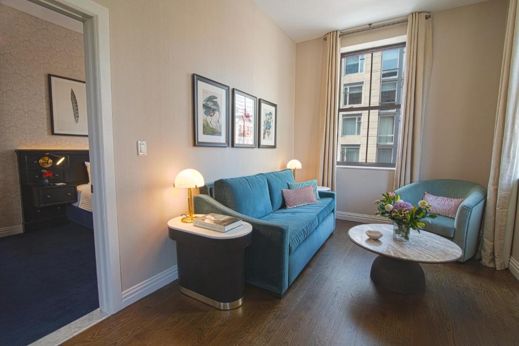 Tribeca Suite 1 King Bed & Sofa Bed - Image 4