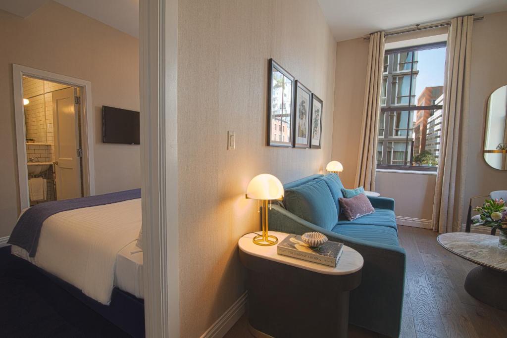 Tribeca Suite 2 Full Beds & Sofa Bed - Image 1