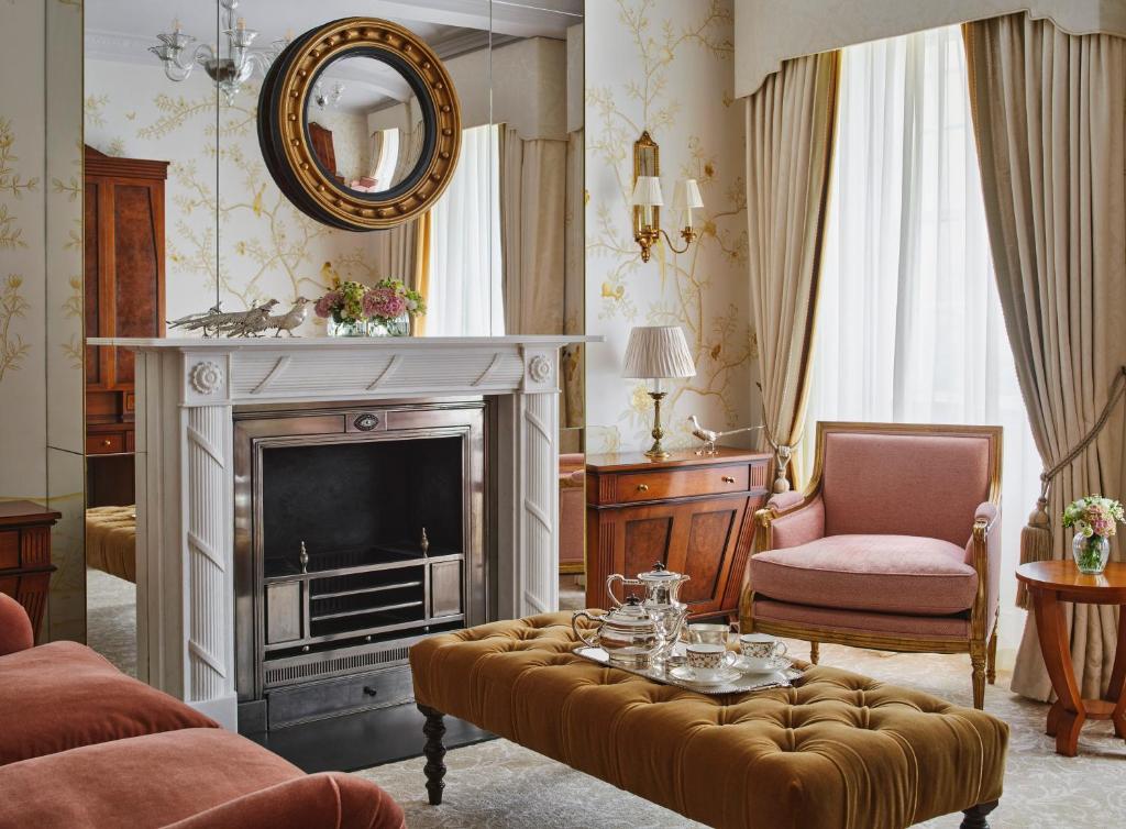 One-Bedroom Suite - Image 3