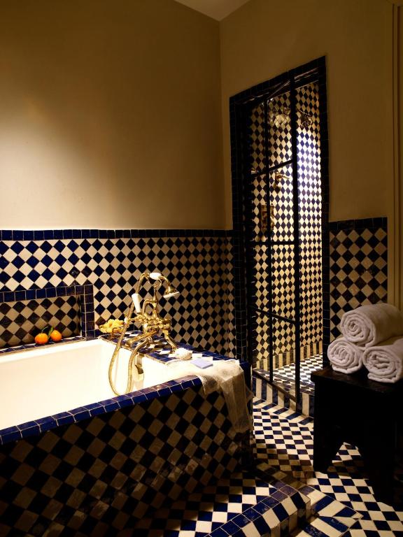 Deluxe King Room - Image 2