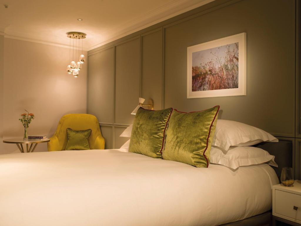 Deluxe Double Room - Image 4