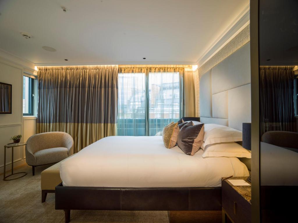The Astor Three-Bedroom Suite - Image 4