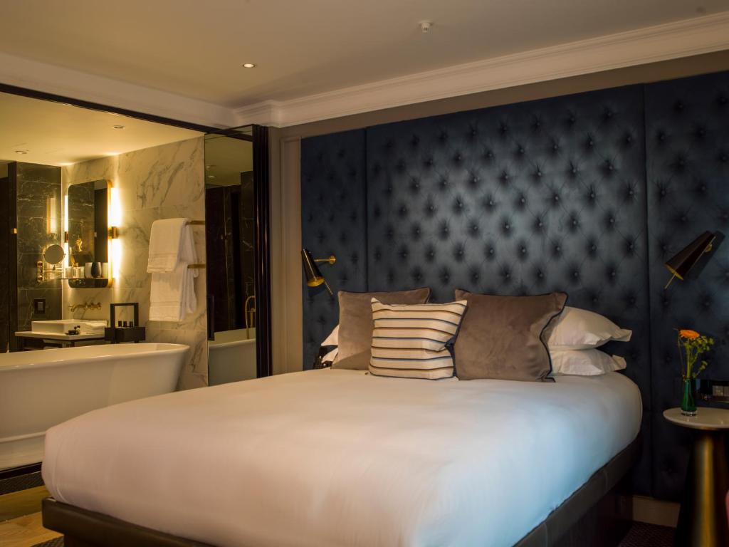 The Guardsman - Image 2