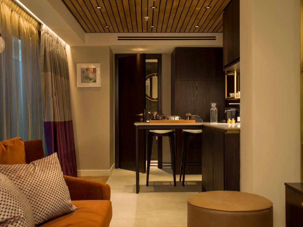 The Horsbrugh Two-Bedroom Suite - Image 6