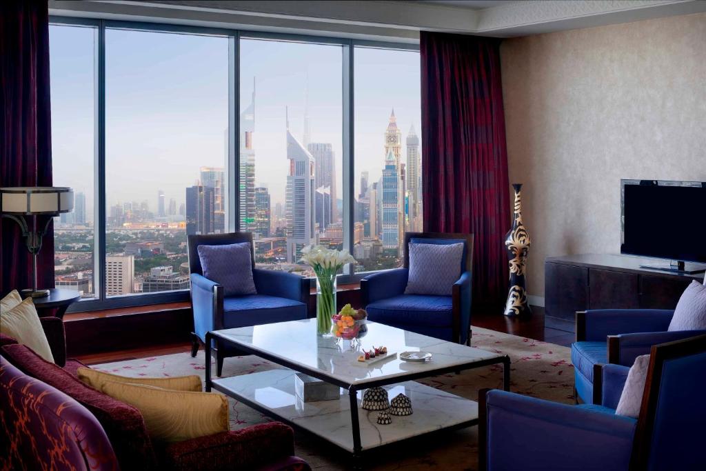 Diplomatic One Bedroom Suite with City View - Image 3