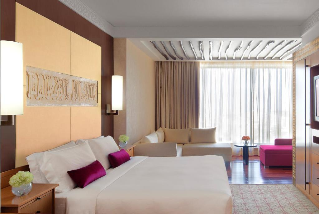 Diplomatic One Bedroom Suite with City View - Image 5
