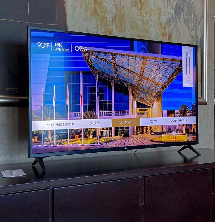 Executive One Bedroom Suite with City View - Image 4