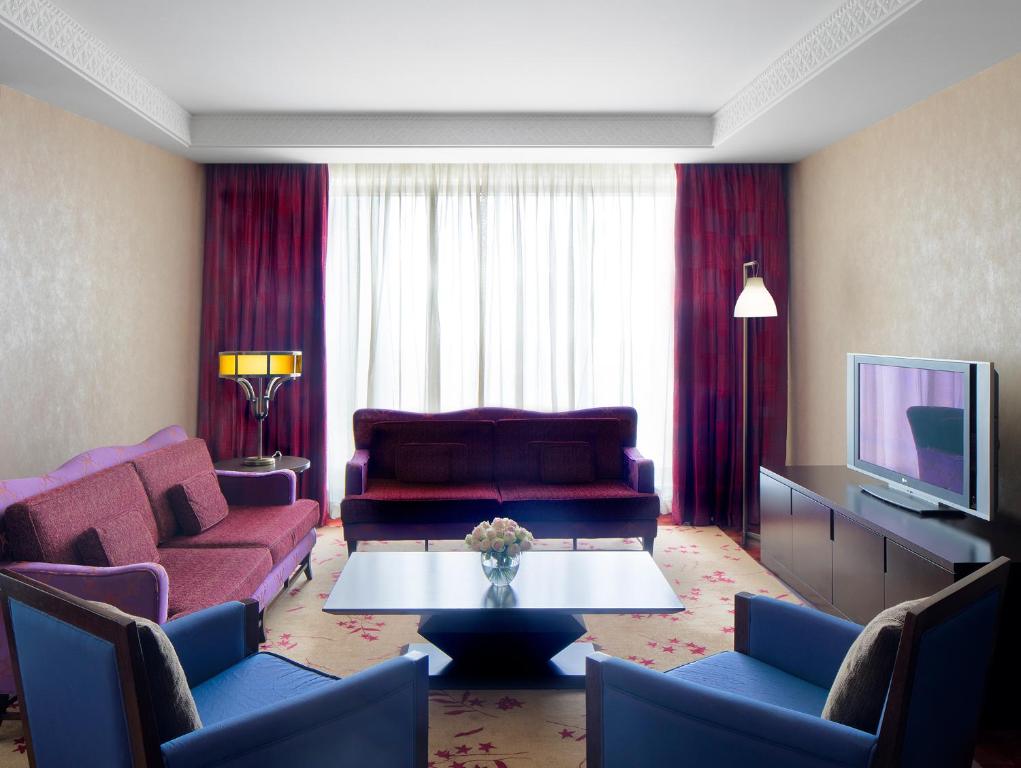 Family King Suite - Image 1