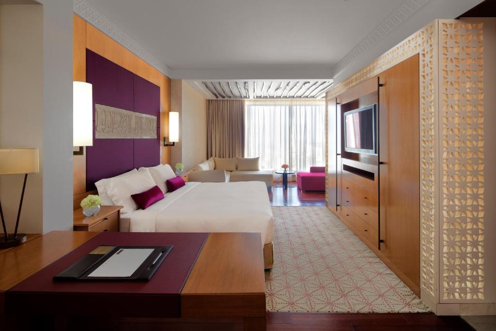 Premium King Room - Image 2