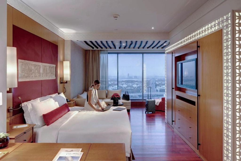 Premium King Room - Image 6
