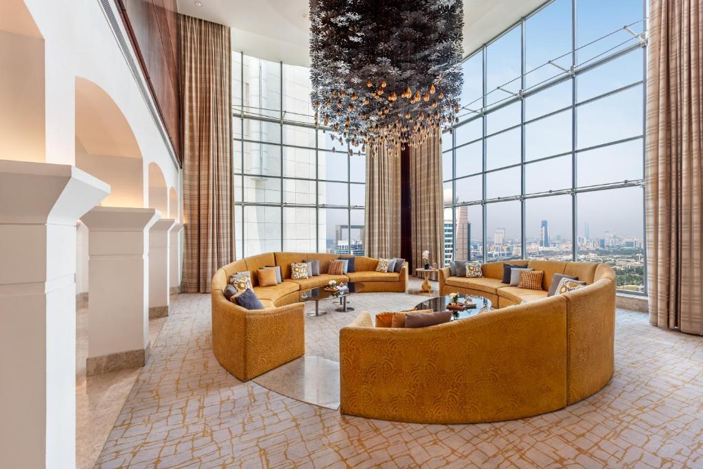 Royal Penthouse Suite - Image 10