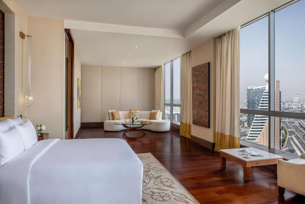 Royal Penthouse Suite - Image 11