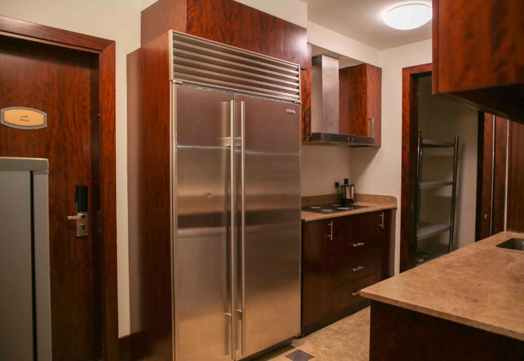 Royal Penthouse Suite - Image 3