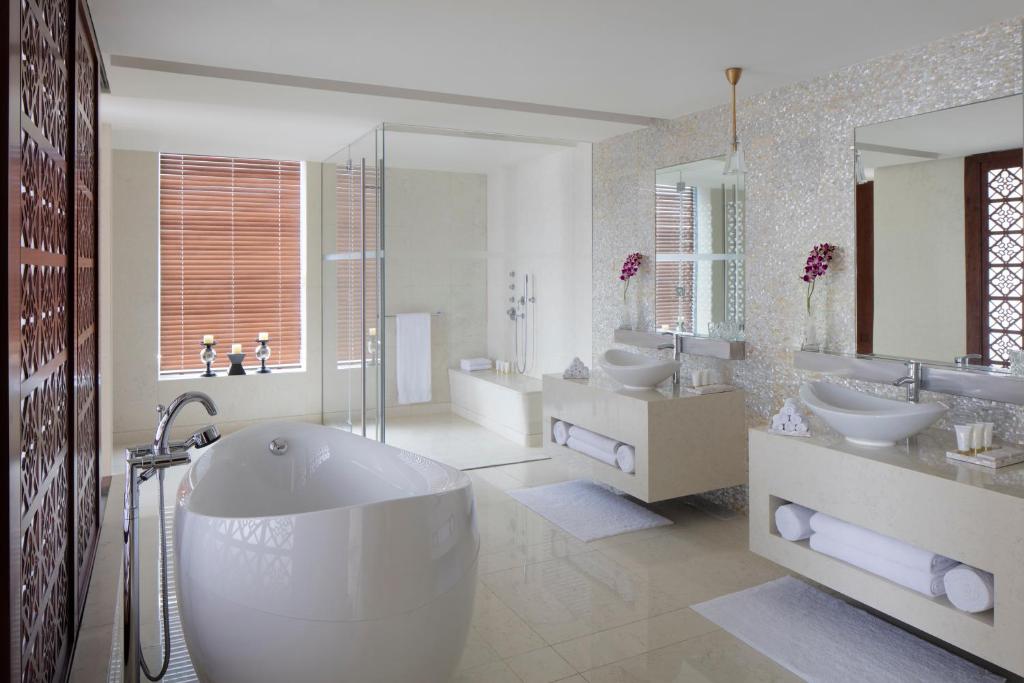 Royal Penthouse Suite - Image 4