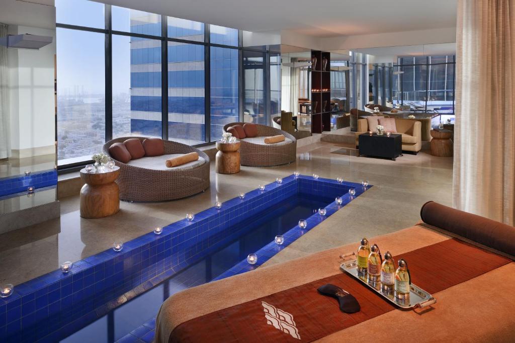 Royal Penthouse Suite - Image 7