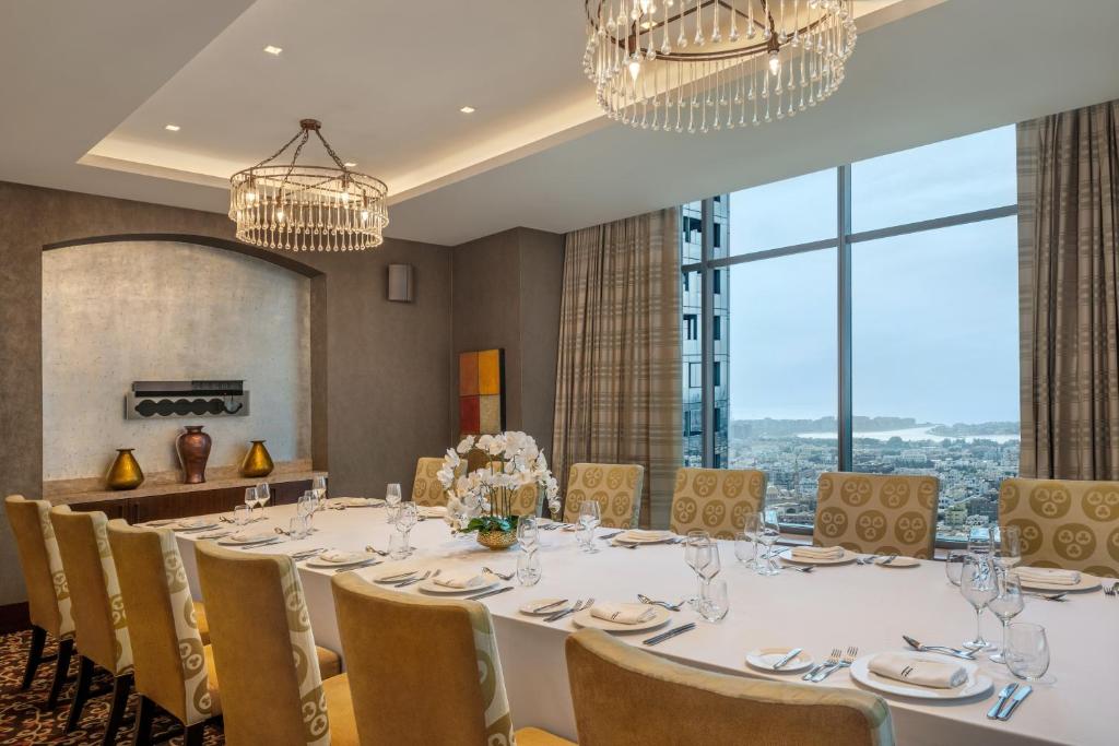 Royal Penthouse Suite - Image 8