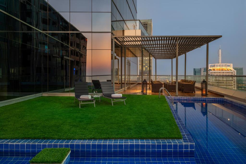 Royal Penthouse Suite - Image 9