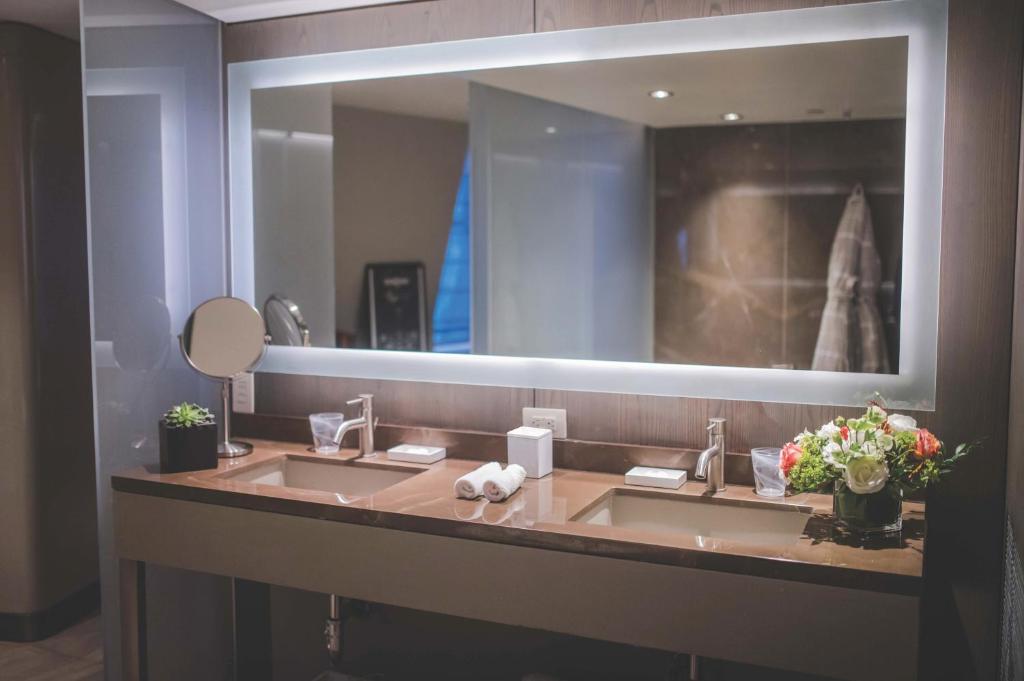 Executive Suite - Image 4