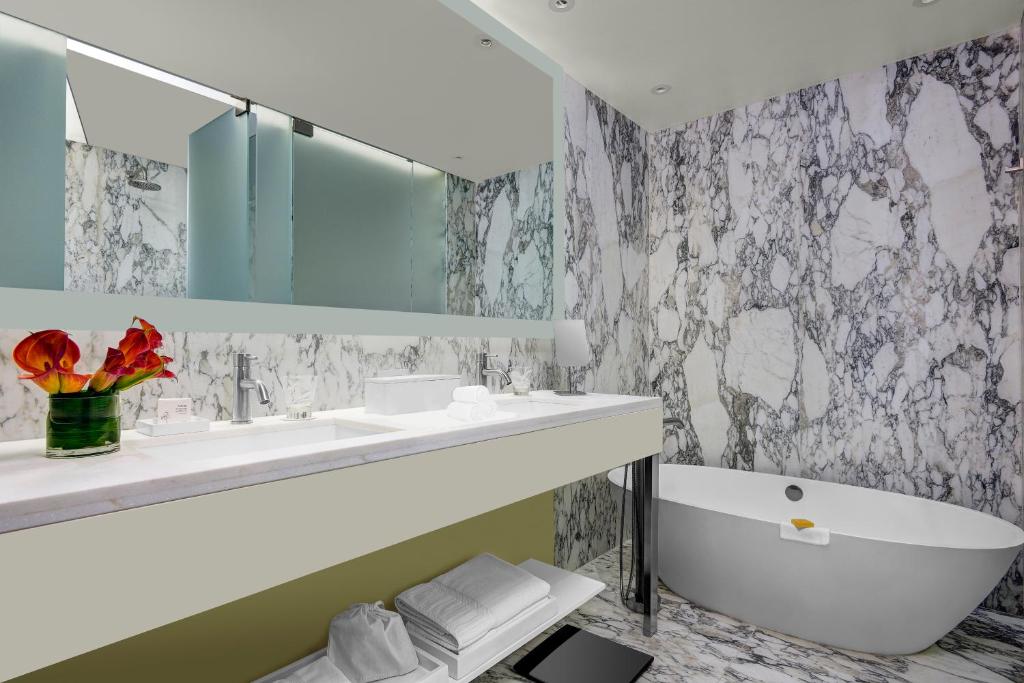 Executive Suite - Image 5