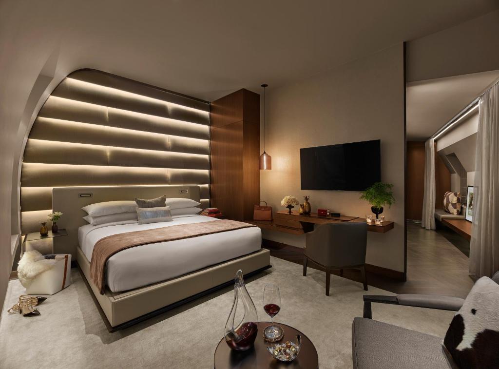 Executive Suite - Image 7