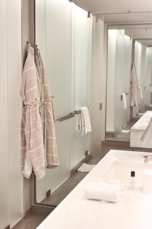 Junior Suite with One King Size Bed - Image 3