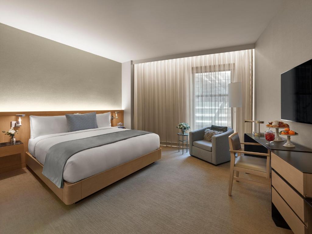 Superior Room with One King Bed - Image 1