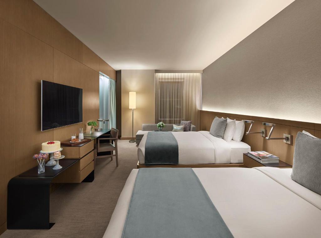 Superior Room with Two Queen Beds - Image 2