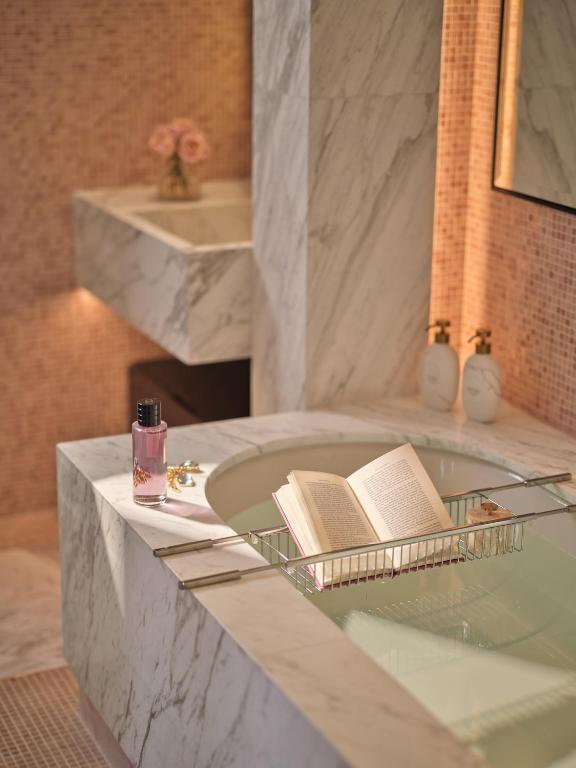 Lana Suite - Image 4