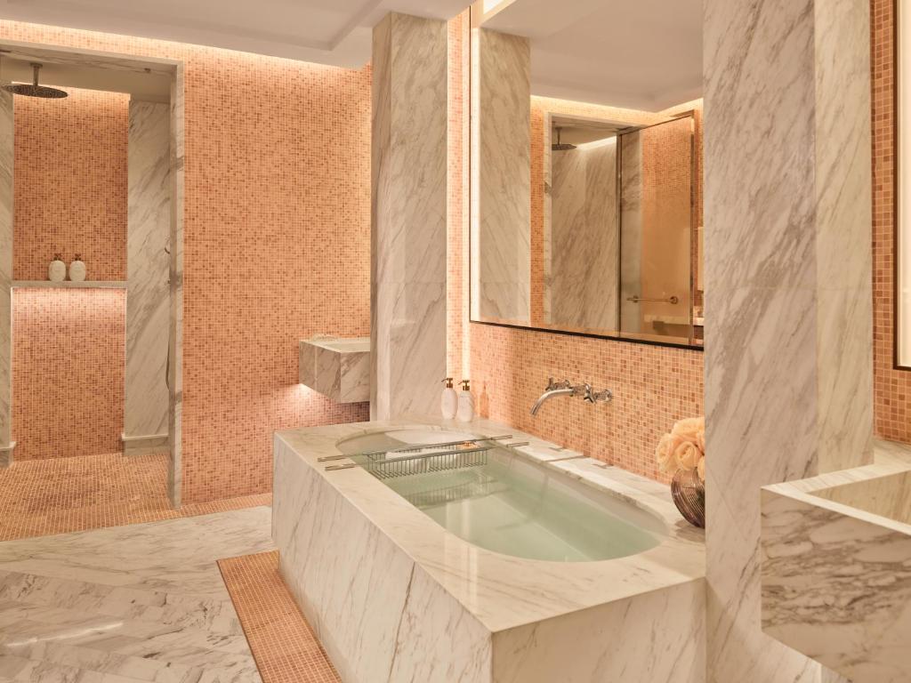 Lana Suite - Image 8