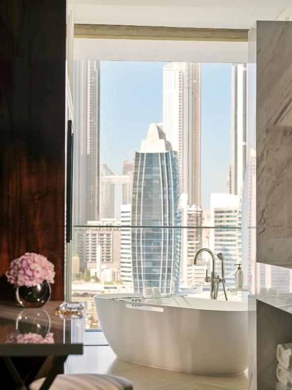 Marina Sky Junior Suite - Image 3
