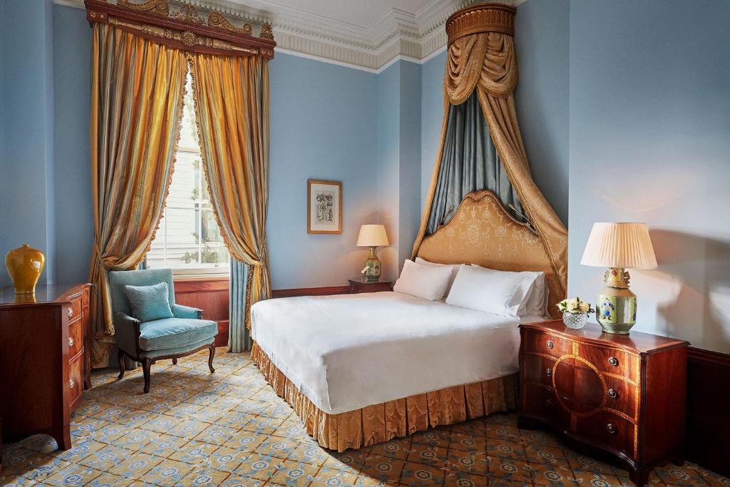 One-Bedroom Buckingham Suite - Image 3