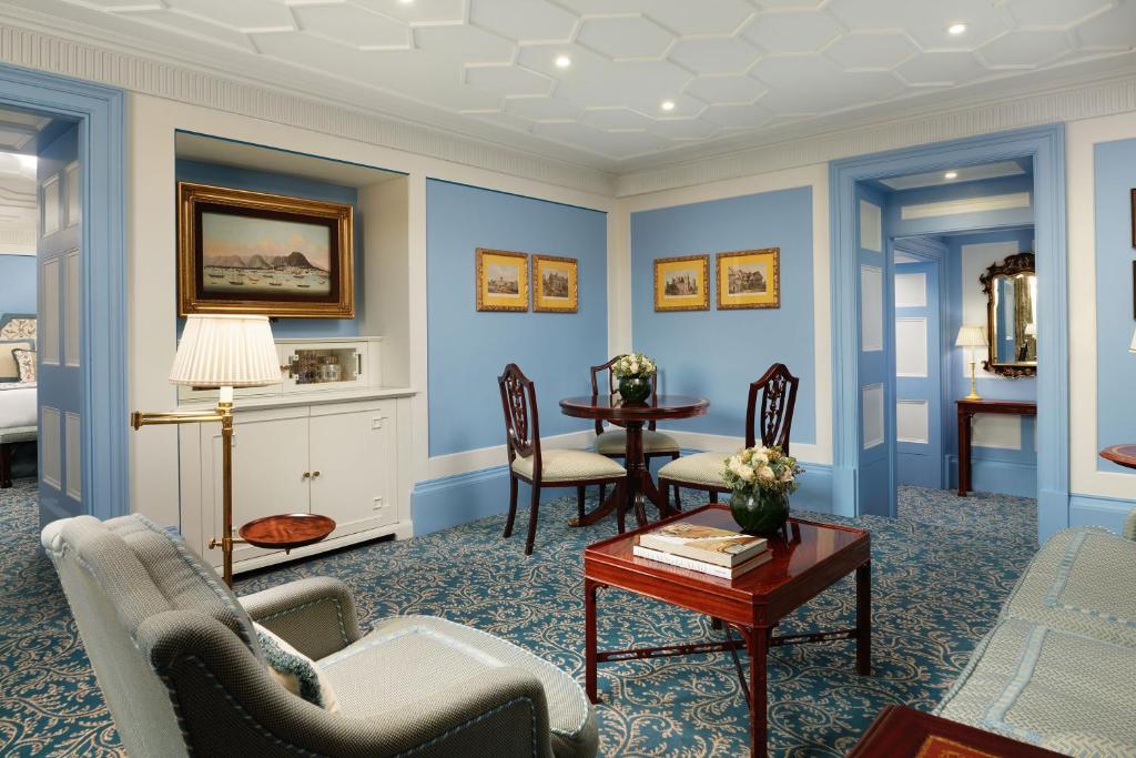 One-Bedroom Grosvenor Suite - Image 1