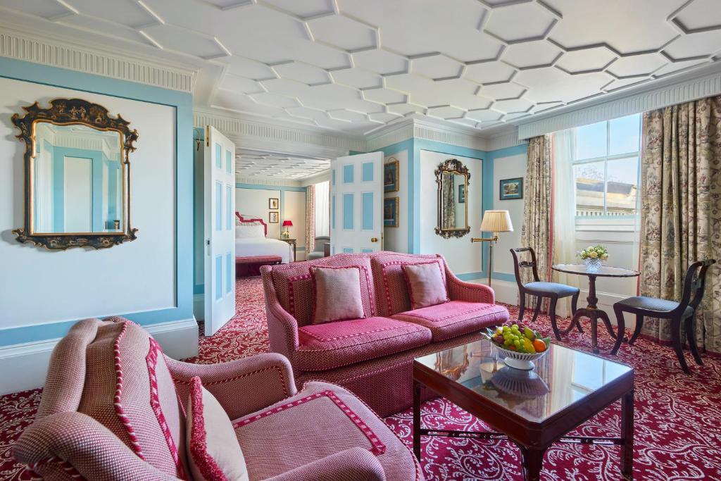One-Bedroom Grosvenor Suite - Image 3