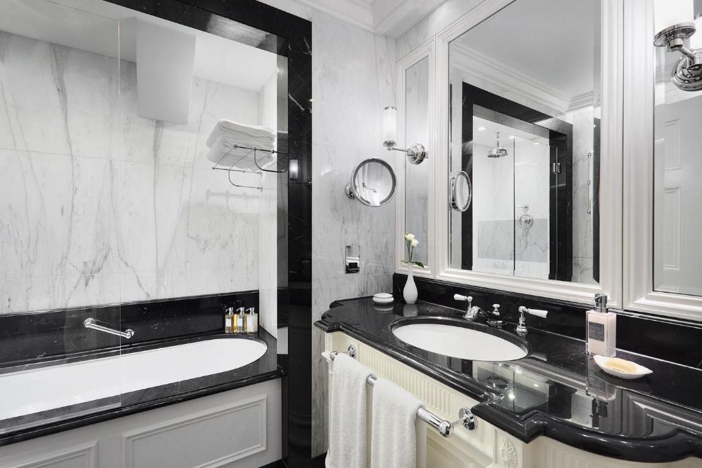 Park view Deluxe Room - Image 2