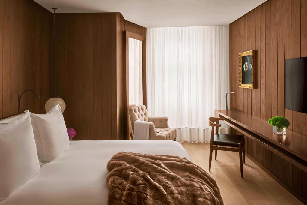 Superior Queen, Guest room, 1 Queen - Image 1