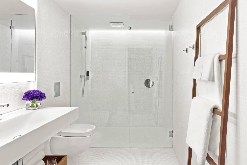 Superior Queen, Guest room, 1 Queen - Image 4