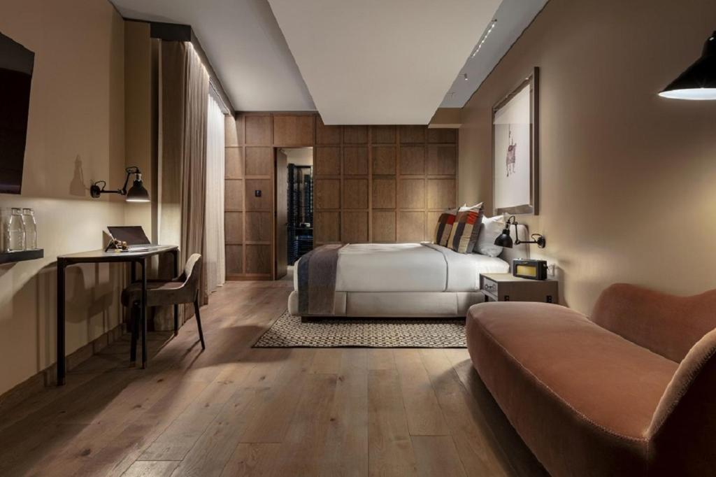 Corner Suite - Image 1