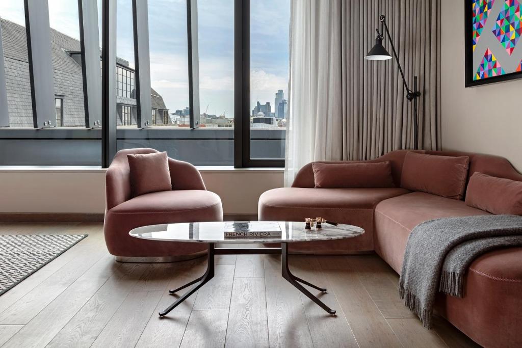 Corner Suite - Image 4