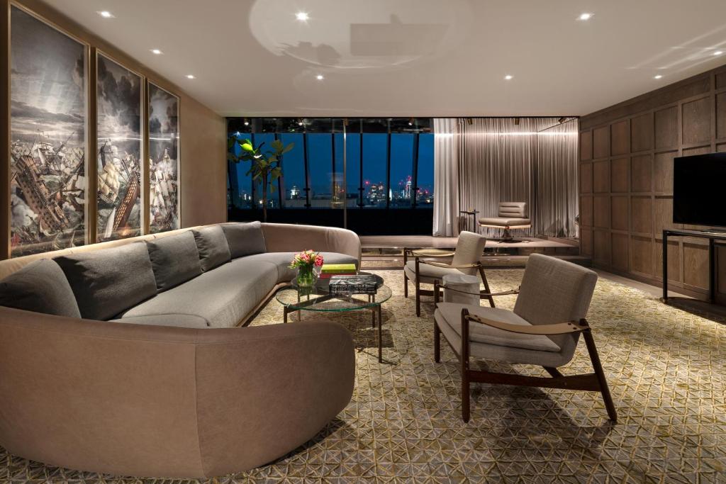Signature Suite - Image 1