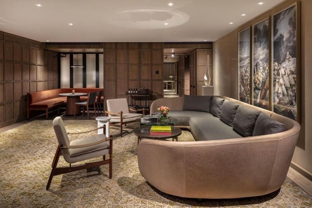 Signature Suite - Image 4