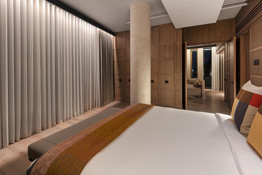 Tower Penthouse Suite - Image 2