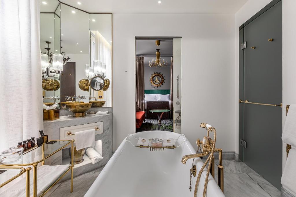 Newman Suite - Image 4