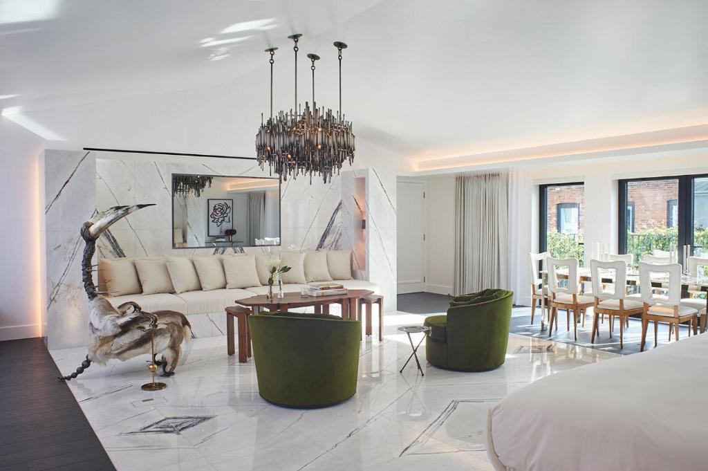 Penthouse Suite - Image 7