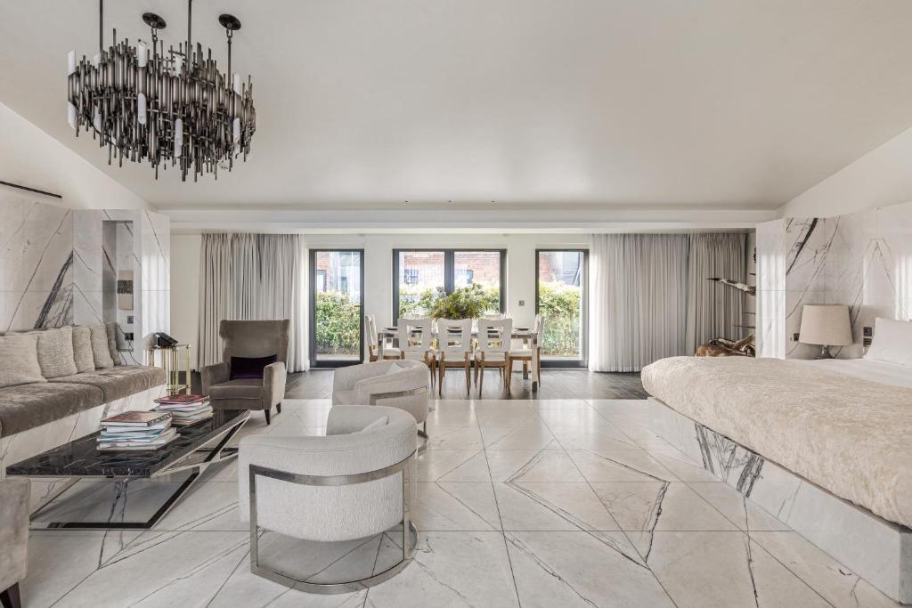 Penthouse Suite - Image 9